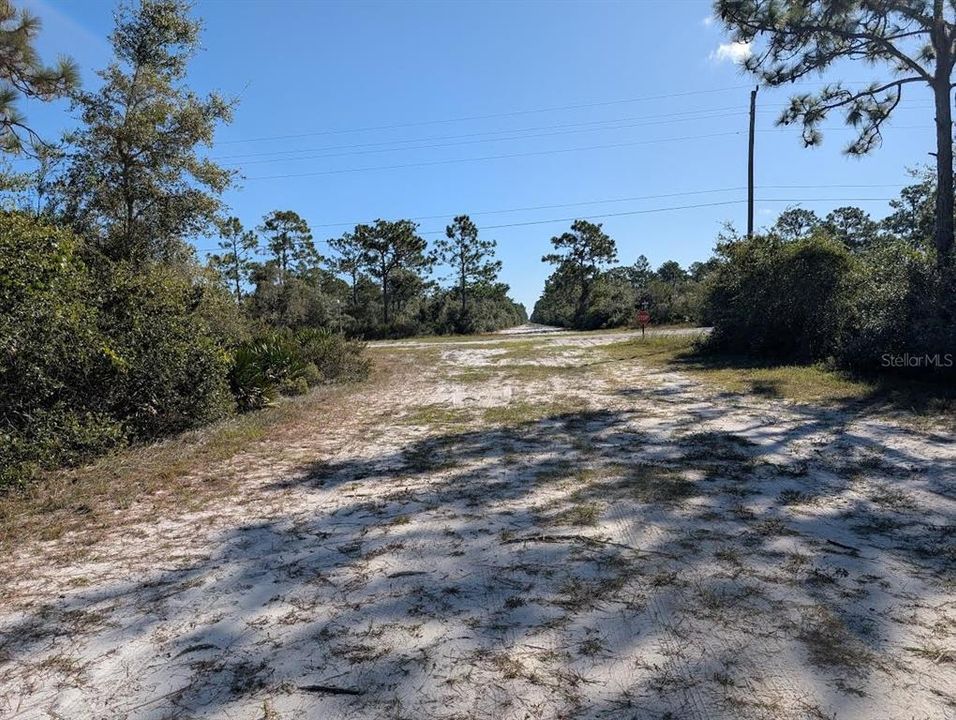 待售: $11,500 (0.50 acres)