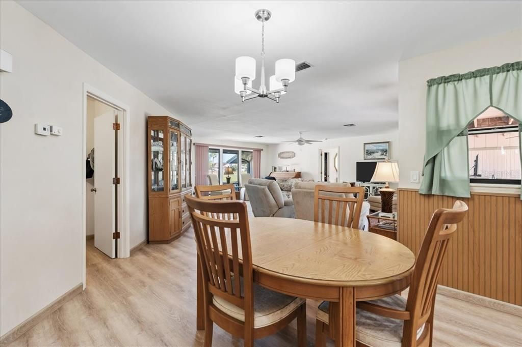 Active With Contract: $399,900 (3 beds, 2 baths, 1778 Square Feet)