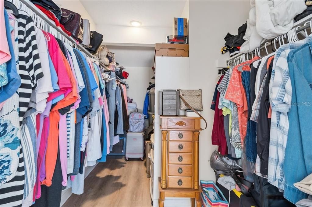 Active With Contract: $399,900 (3 beds, 2 baths, 1778 Square Feet)