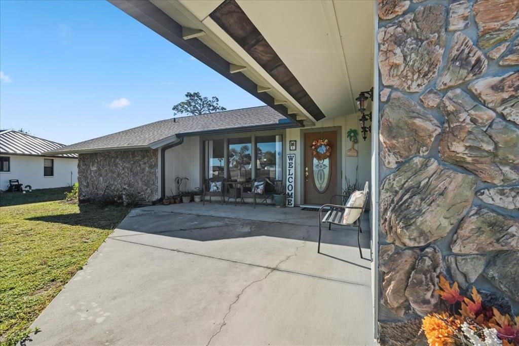 Active With Contract: $399,900 (3 beds, 2 baths, 1778 Square Feet)