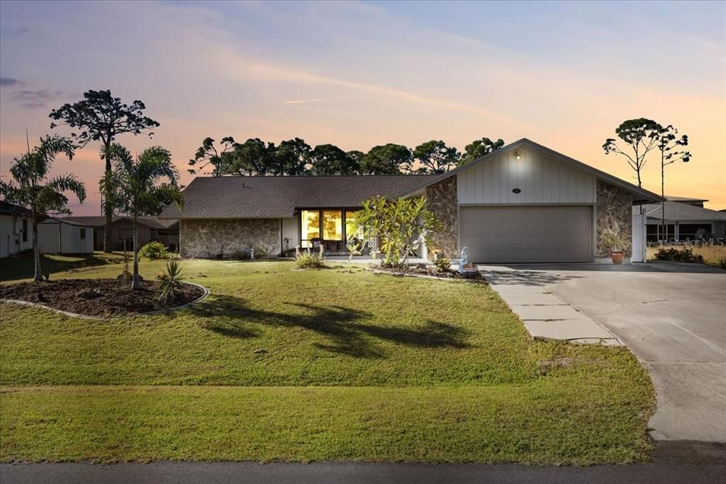 Active With Contract: $399,900 (3 beds, 2 baths, 1778 Square Feet)