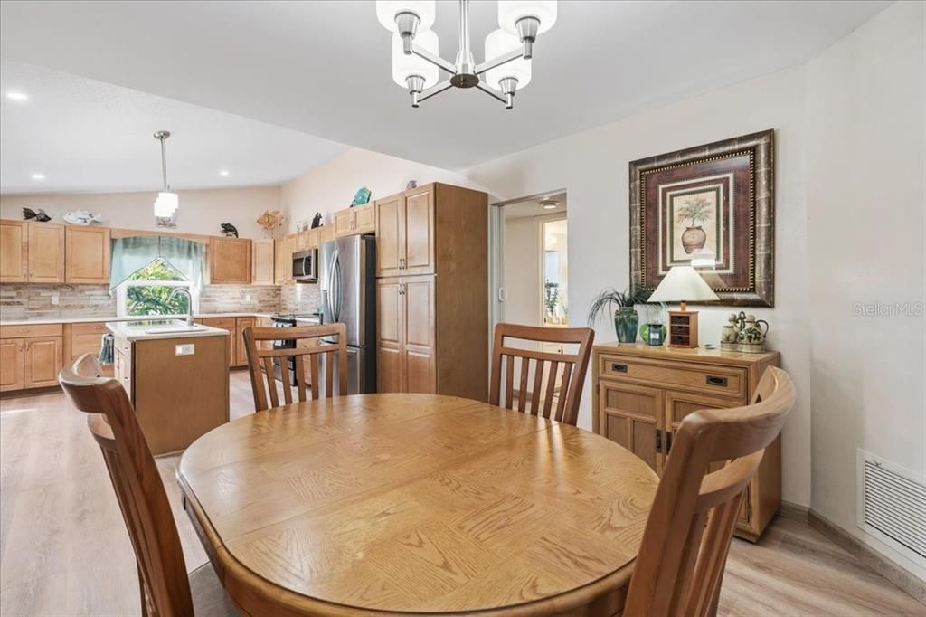 Active With Contract: $399,900 (3 beds, 2 baths, 1778 Square Feet)