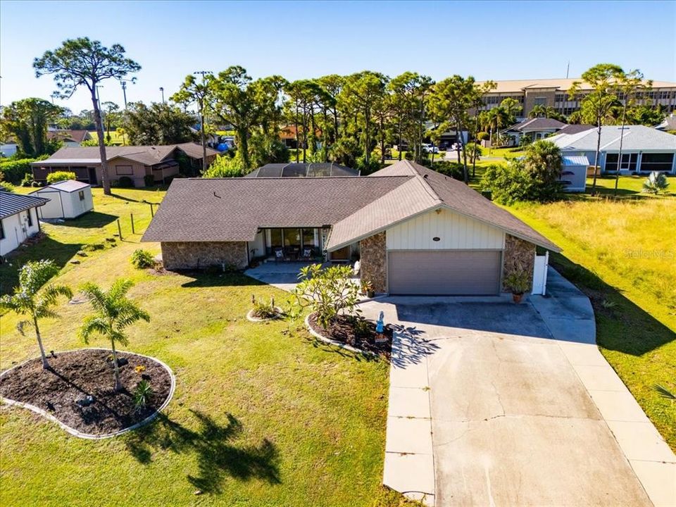 Active With Contract: $399,900 (3 beds, 2 baths, 1778 Square Feet)