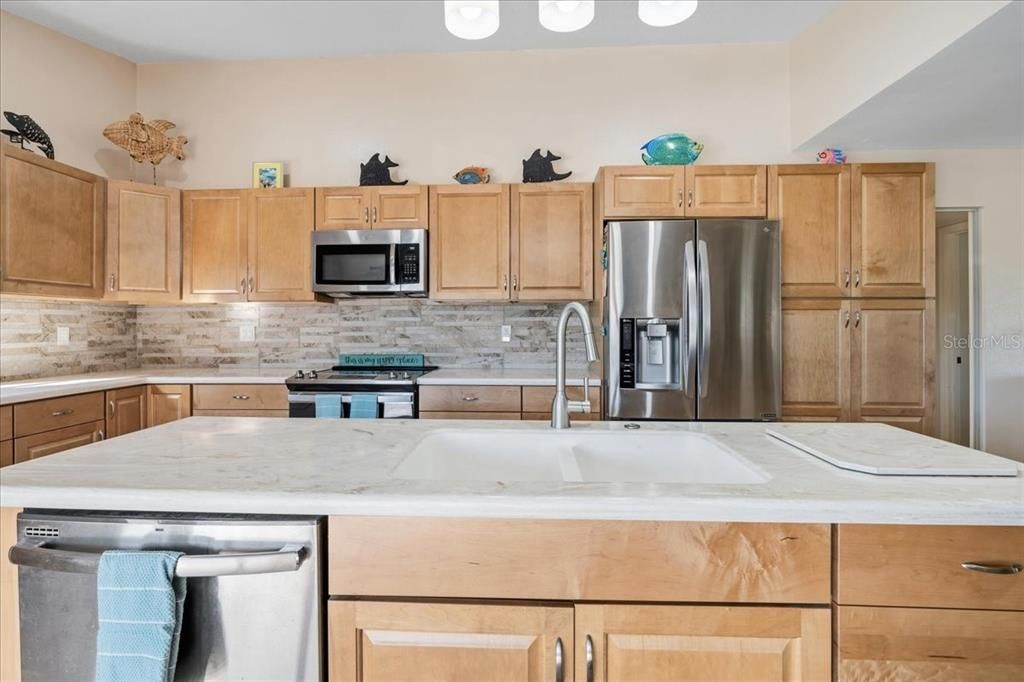 Active With Contract: $399,900 (3 beds, 2 baths, 1778 Square Feet)