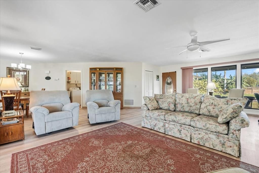 Active With Contract: $399,900 (3 beds, 2 baths, 1778 Square Feet)