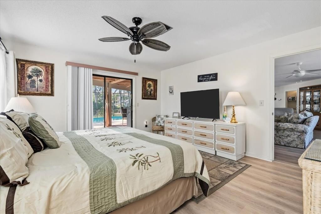 Active With Contract: $399,900 (3 beds, 2 baths, 1778 Square Feet)