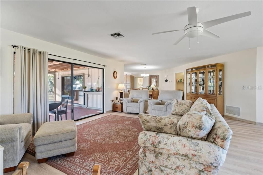 Active With Contract: $399,900 (3 beds, 2 baths, 1778 Square Feet)