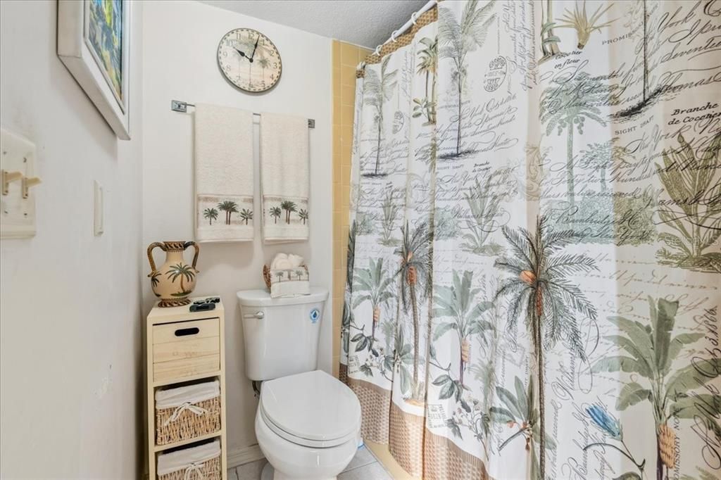 Active With Contract: $399,900 (3 beds, 2 baths, 1778 Square Feet)