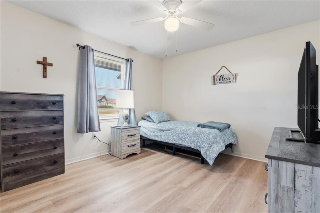 Active With Contract: $399,900 (3 beds, 2 baths, 1778 Square Feet)