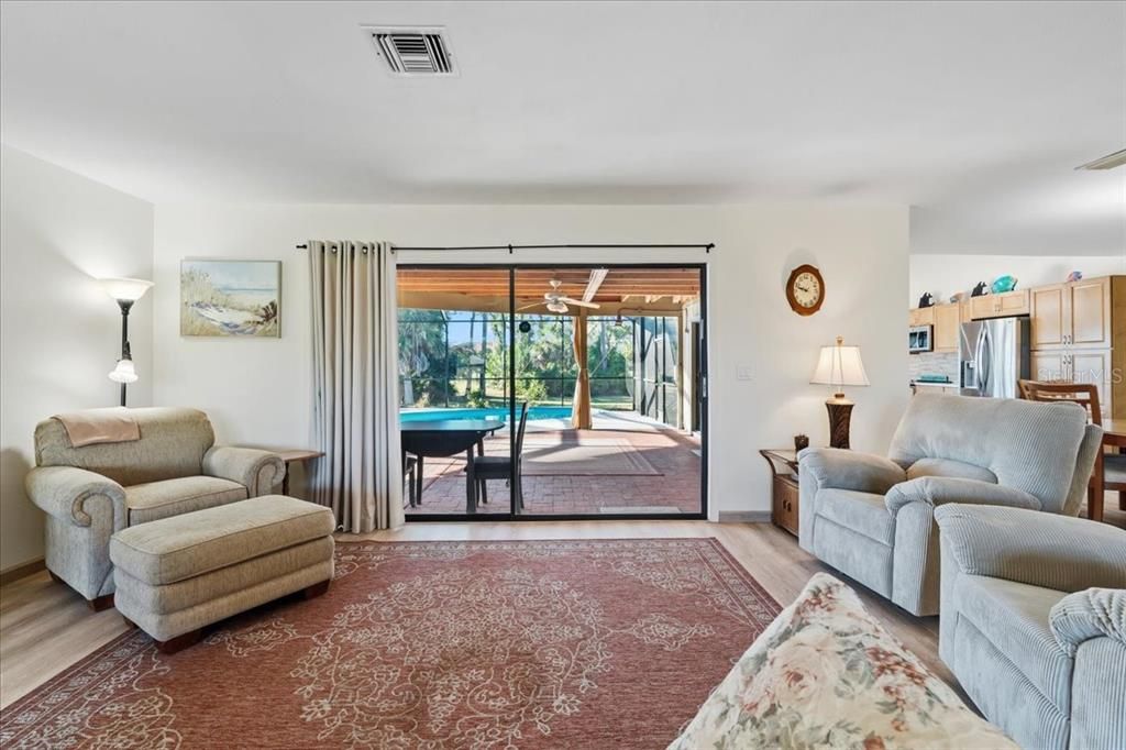 Active With Contract: $399,900 (3 beds, 2 baths, 1778 Square Feet)