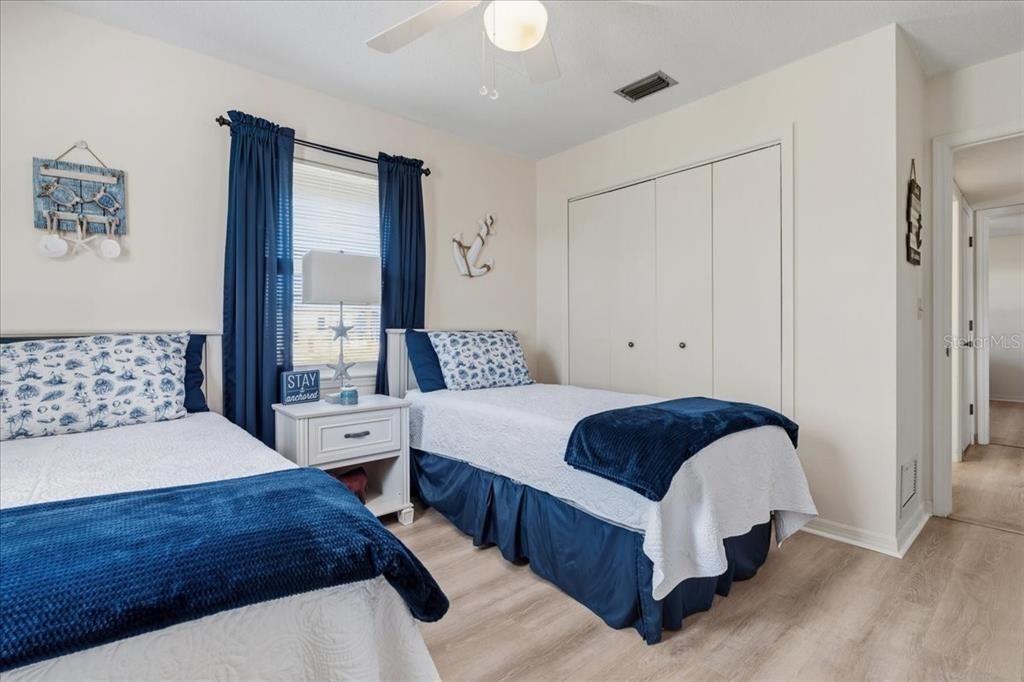 Active With Contract: $399,900 (3 beds, 2 baths, 1778 Square Feet)