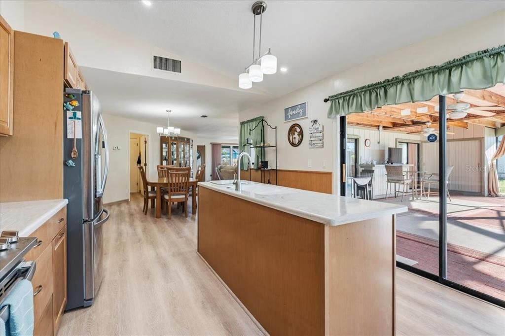 Active With Contract: $399,900 (3 beds, 2 baths, 1778 Square Feet)