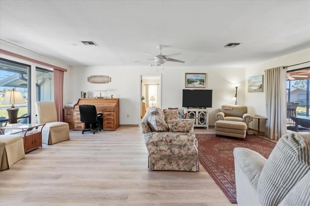 Active With Contract: $399,900 (3 beds, 2 baths, 1778 Square Feet)