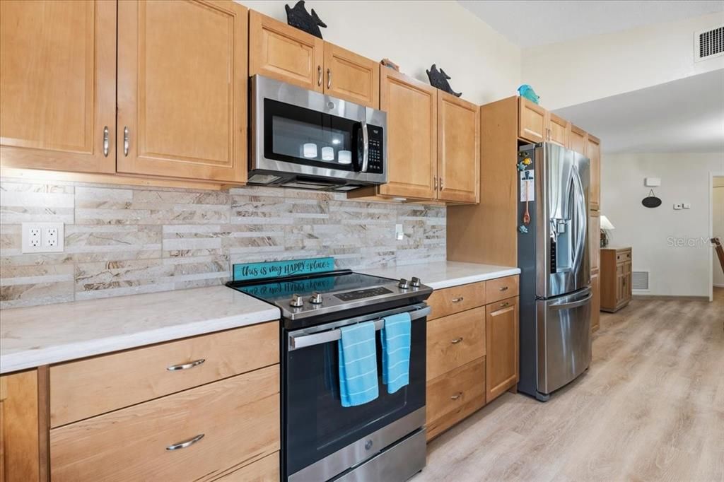 Active With Contract: $399,900 (3 beds, 2 baths, 1778 Square Feet)