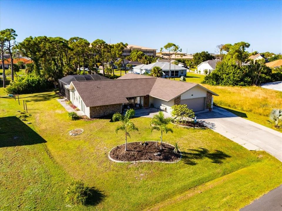 Active With Contract: $399,900 (3 beds, 2 baths, 1778 Square Feet)