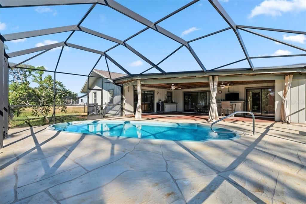 Active With Contract: $399,900 (3 beds, 2 baths, 1778 Square Feet)