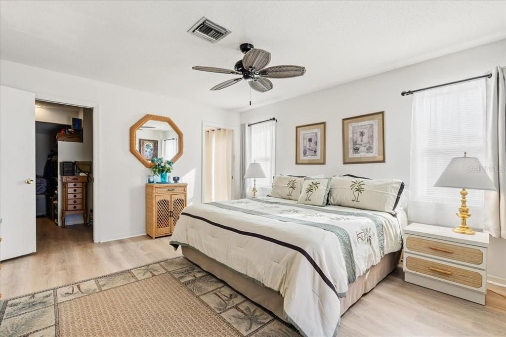 Active With Contract: $399,900 (3 beds, 2 baths, 1778 Square Feet)