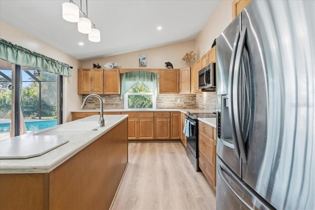 Active With Contract: $399,900 (3 beds, 2 baths, 1778 Square Feet)