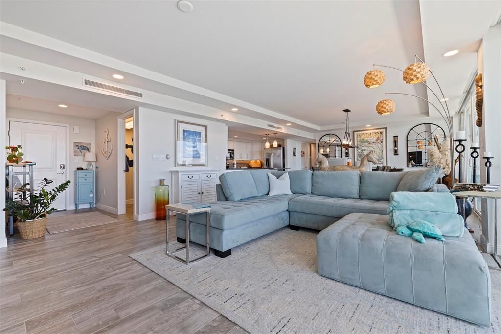 For Sale: $1,075,000 (3 beds, 3 baths, 1960 Square Feet)