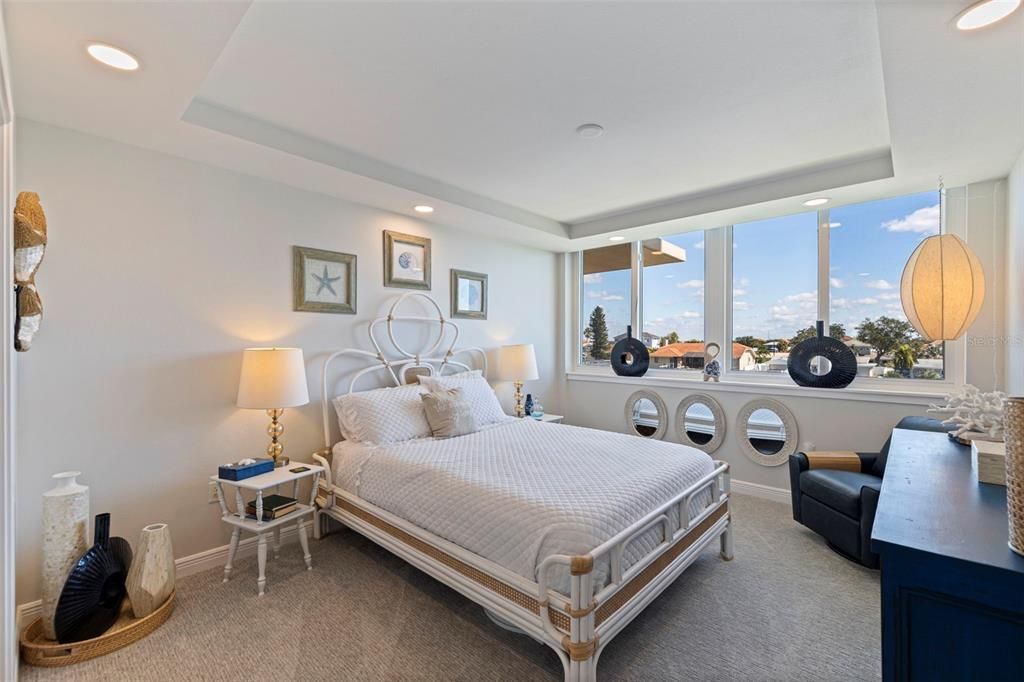 For Sale: $1,075,000 (3 beds, 3 baths, 1960 Square Feet)