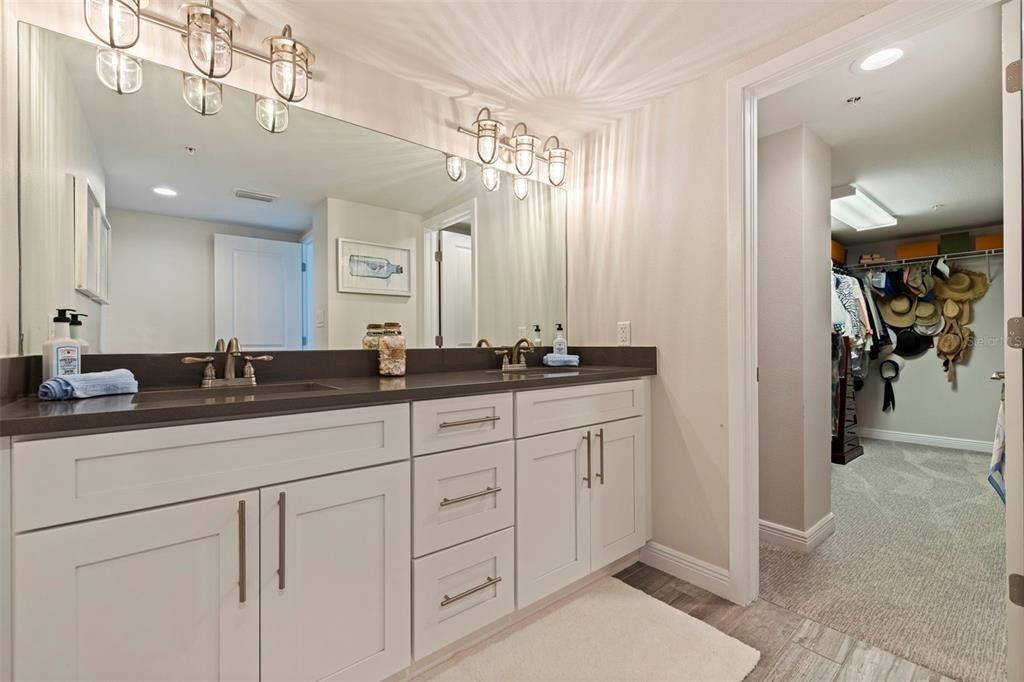 For Sale: $1,075,000 (3 beds, 3 baths, 1960 Square Feet)