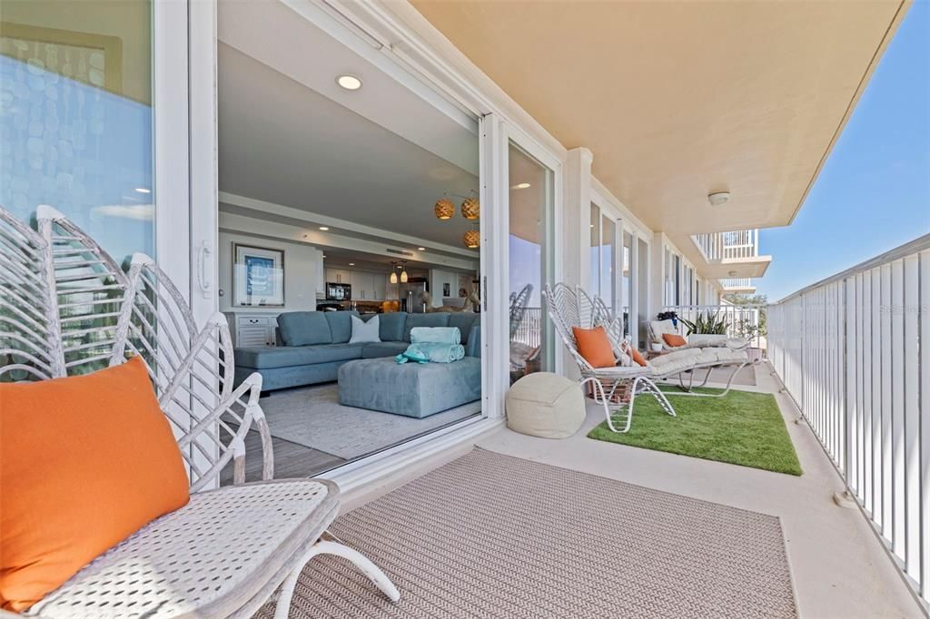 For Sale: $1,075,000 (3 beds, 3 baths, 1960 Square Feet)