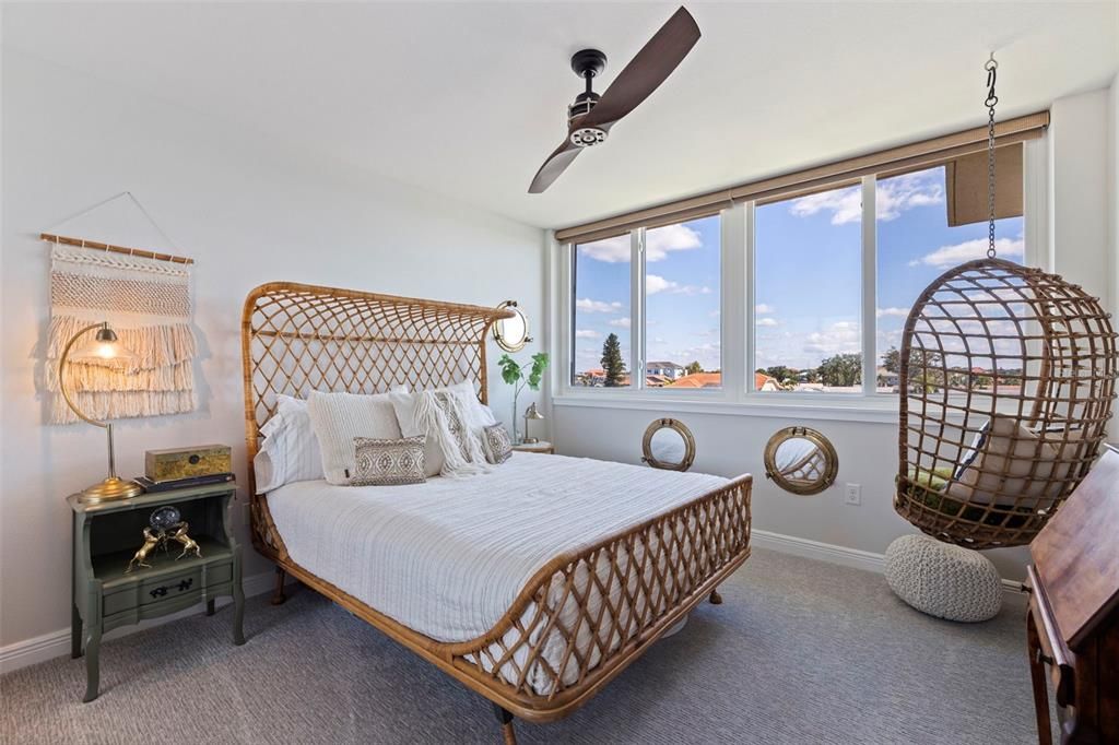 For Sale: $1,075,000 (3 beds, 3 baths, 1960 Square Feet)