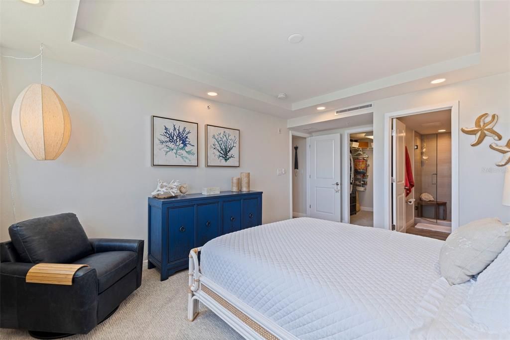 For Sale: $1,075,000 (3 beds, 3 baths, 1960 Square Feet)