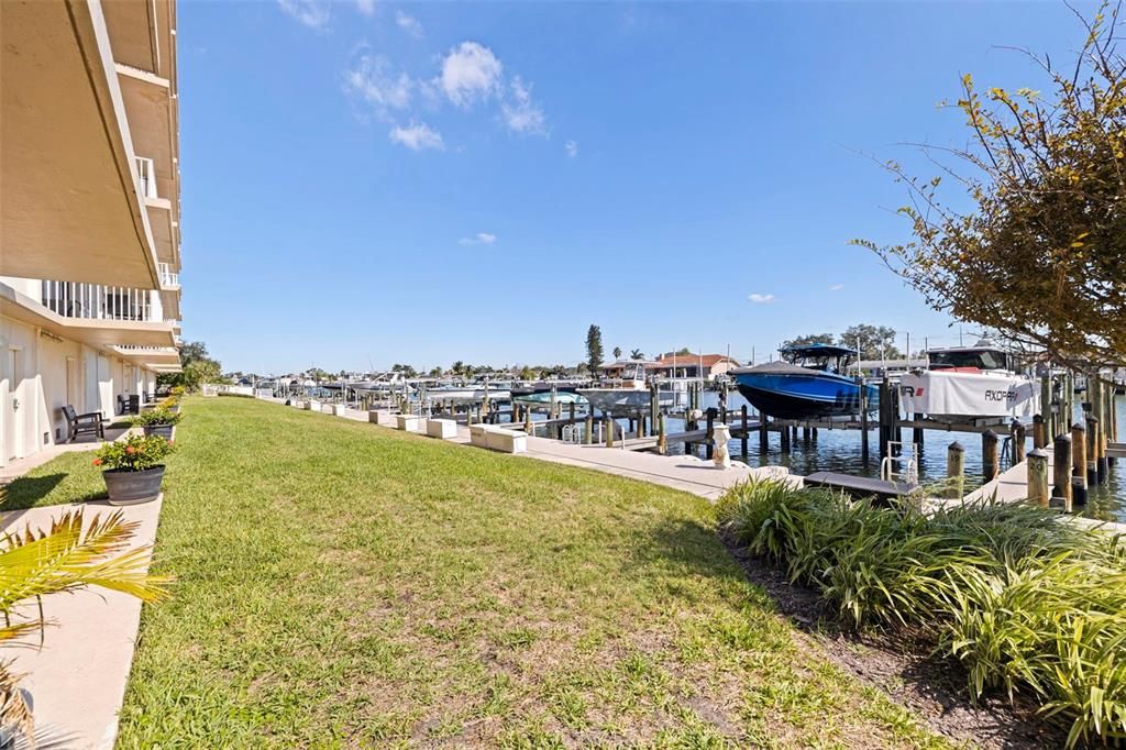 For Sale: $1,075,000 (3 beds, 3 baths, 1960 Square Feet)