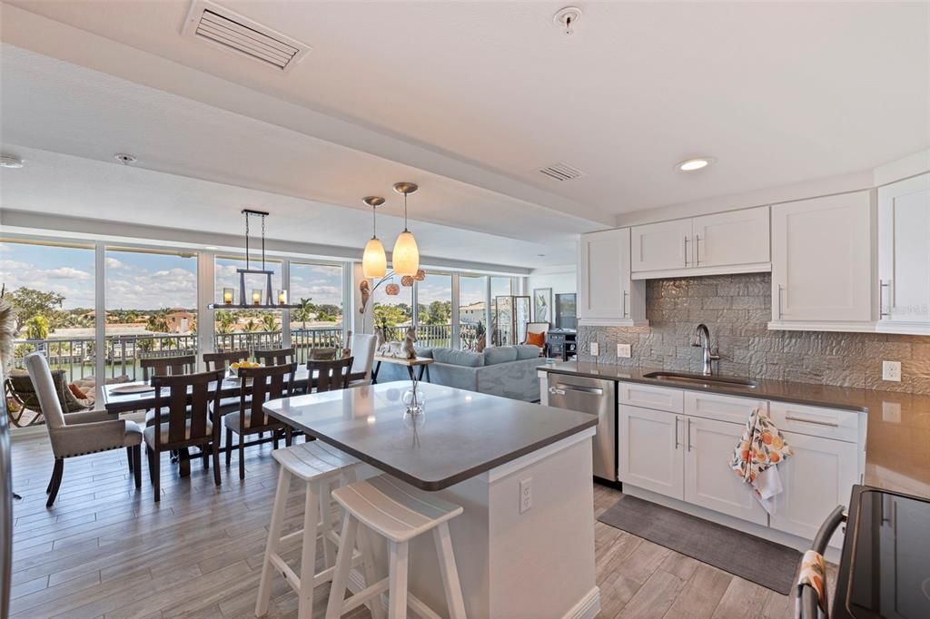 For Sale: $1,075,000 (3 beds, 3 baths, 1960 Square Feet)