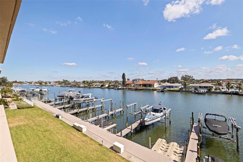 For Sale: $1,075,000 (3 beds, 3 baths, 1960 Square Feet)