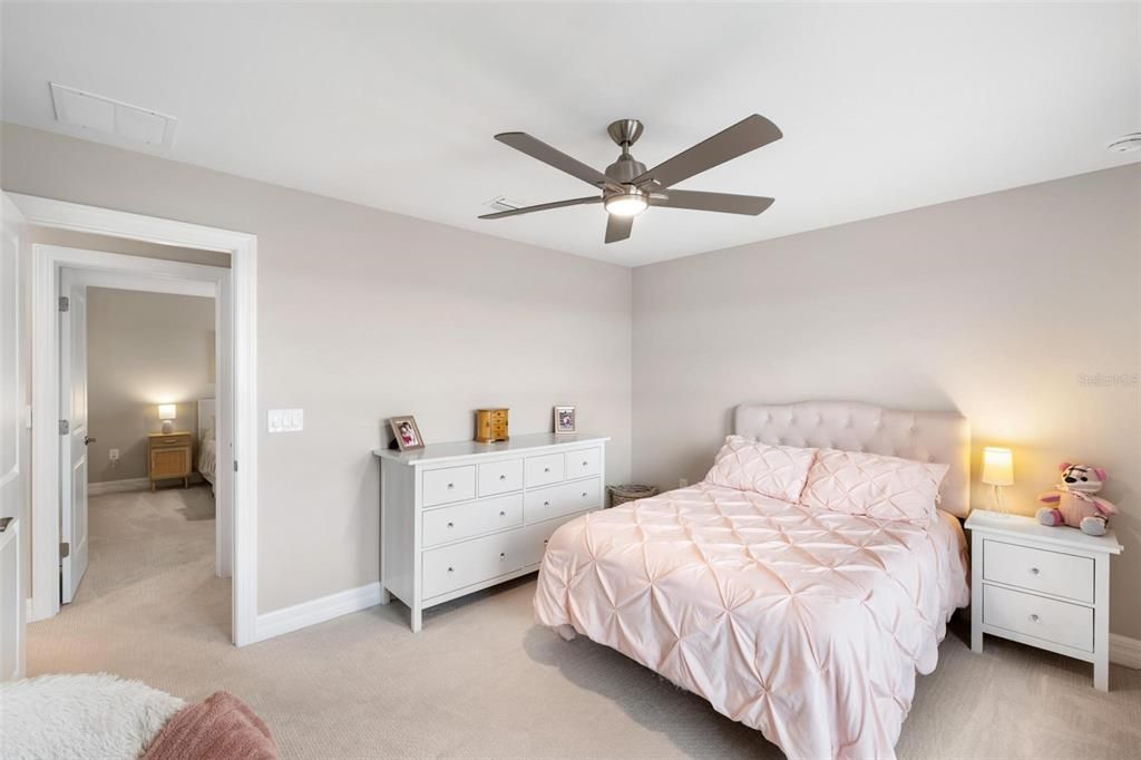 Activo con contrato: $499,900 (4 camas, 2 baños, 2910 Pies cuadrados)