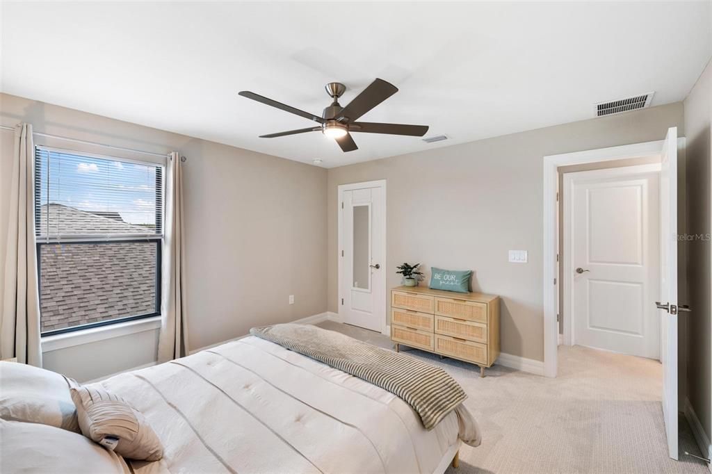 Activo con contrato: $499,900 (4 camas, 2 baños, 2910 Pies cuadrados)