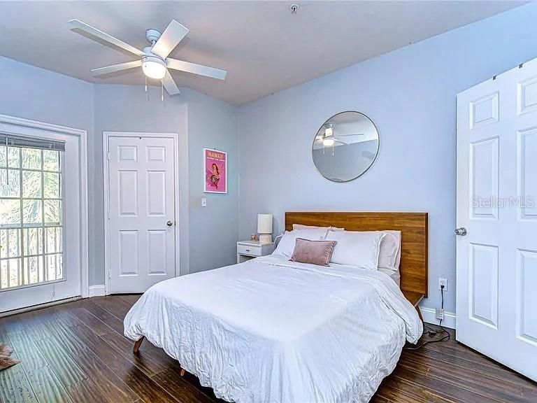 Под контрактом: $187,950 (1 спален, 1 ванн, 656 Квадратных фут)