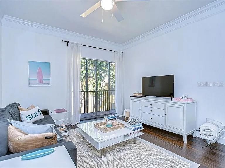 Под контрактом: $187,950 (1 спален, 1 ванн, 656 Квадратных фут)