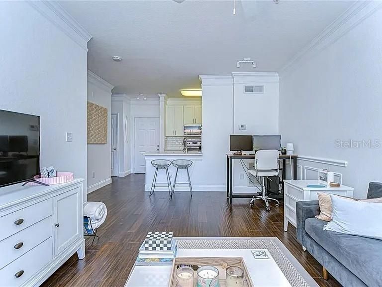 Под контрактом: $187,950 (1 спален, 1 ванн, 656 Квадратных фут)