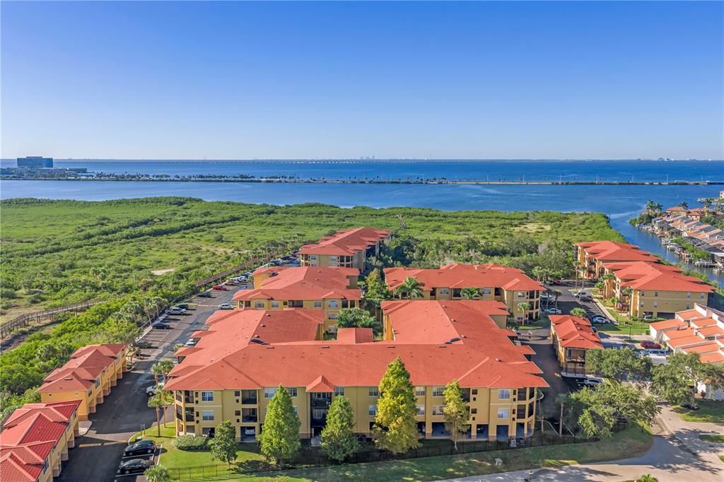 Под контрактом: $187,950 (1 спален, 1 ванн, 656 Квадратных фут)