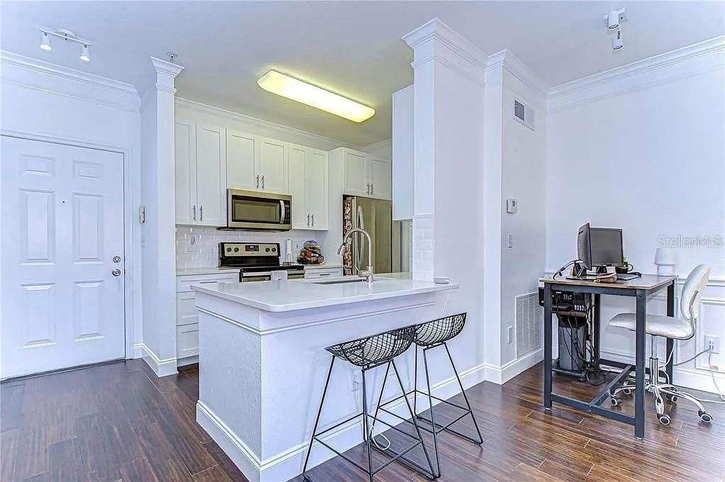 Под контрактом: $187,950 (1 спален, 1 ванн, 656 Квадратных фут)