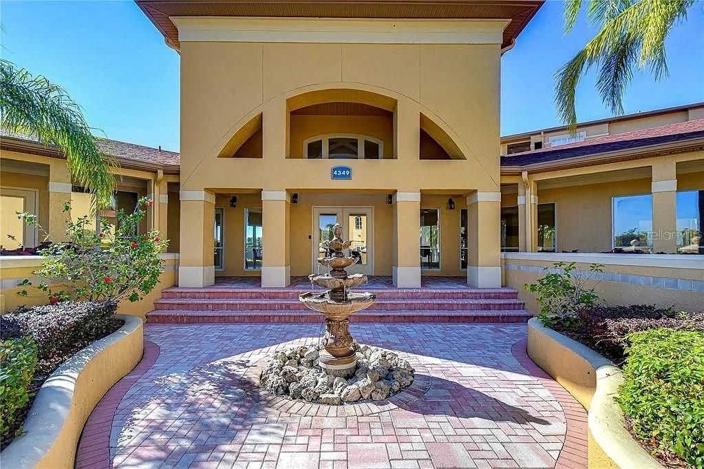 Под контрактом: $187,950 (1 спален, 1 ванн, 656 Квадратных фут)