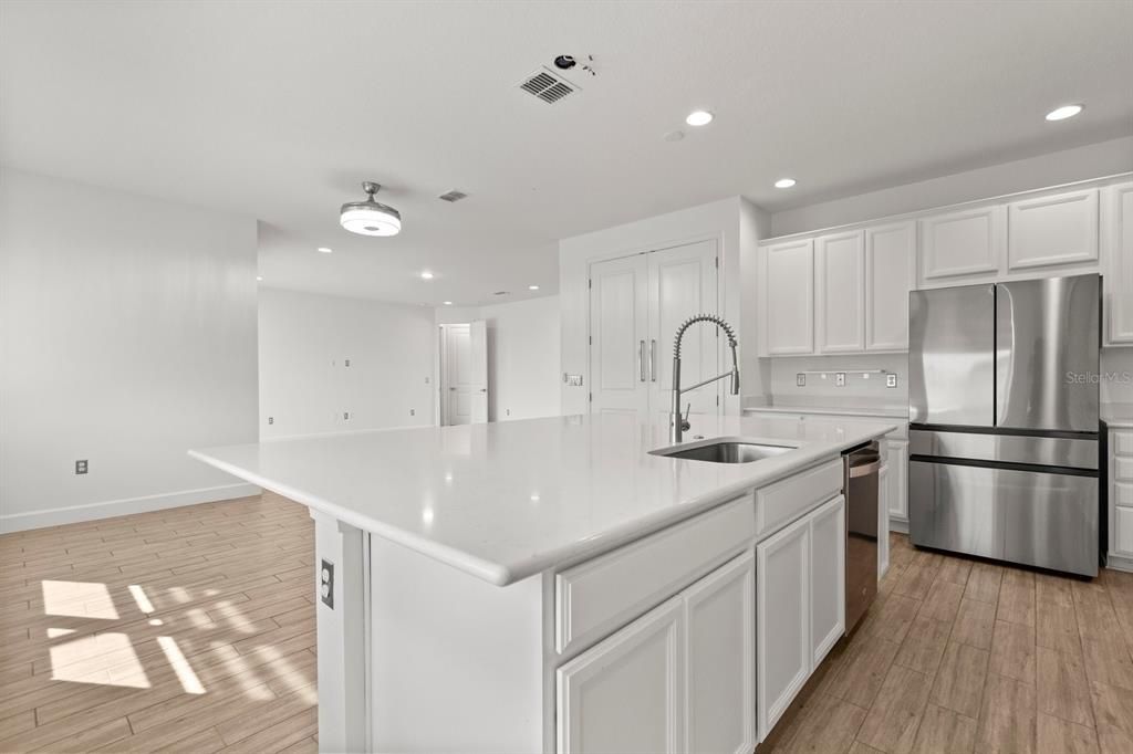 待售: $865,000 (5 贝兹, 3 浴室, 3277 平方英尺)