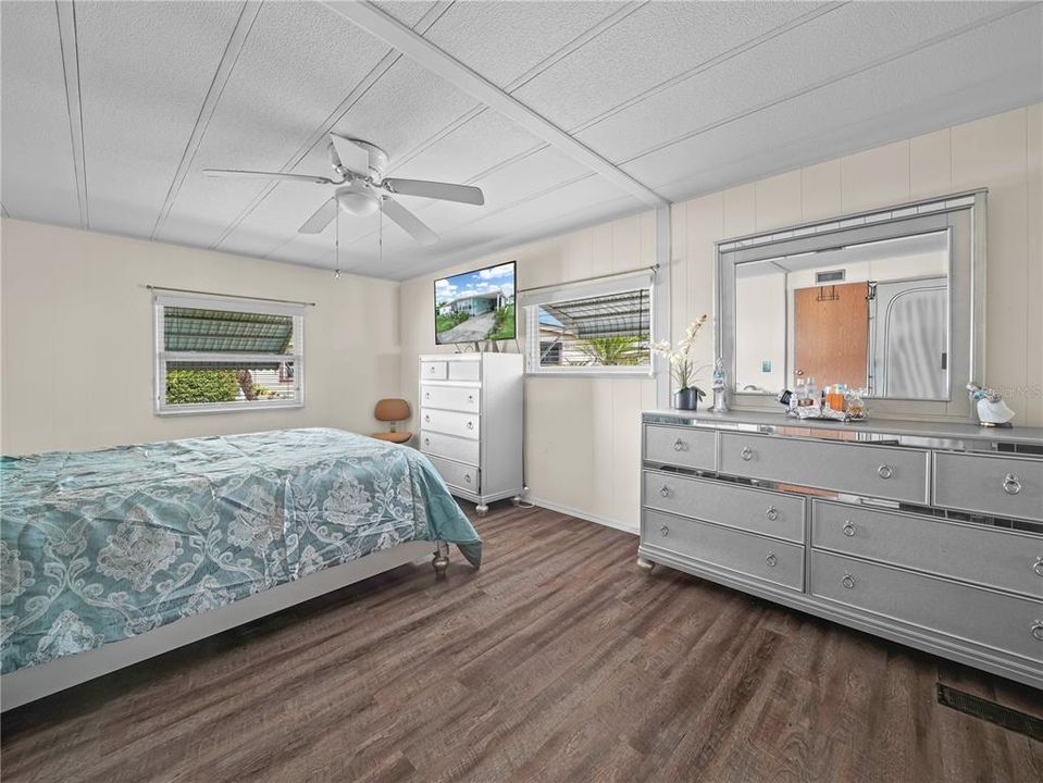 待售: $165,000 (2 贝兹, 2 浴室, 1152 平方英尺)