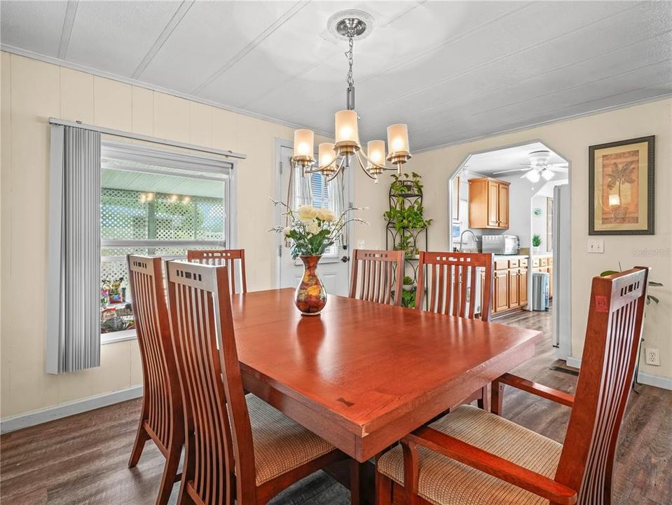 待售: $165,000 (2 贝兹, 2 浴室, 1152 平方英尺)