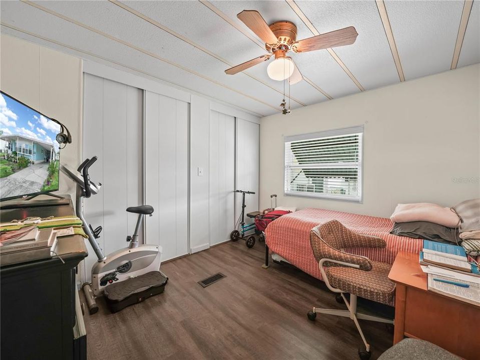 待售: $165,000 (2 贝兹, 2 浴室, 1152 平方英尺)