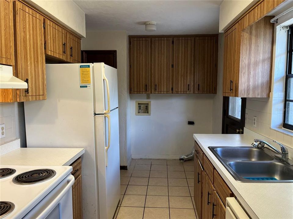 Active With Contract: $1,660 (2 beds, 2 baths, 1531 Square Feet)