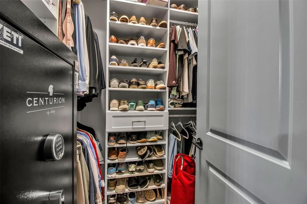 For Sale: $1,395,000 (3 beds, 2 baths, 3009 Square Feet)