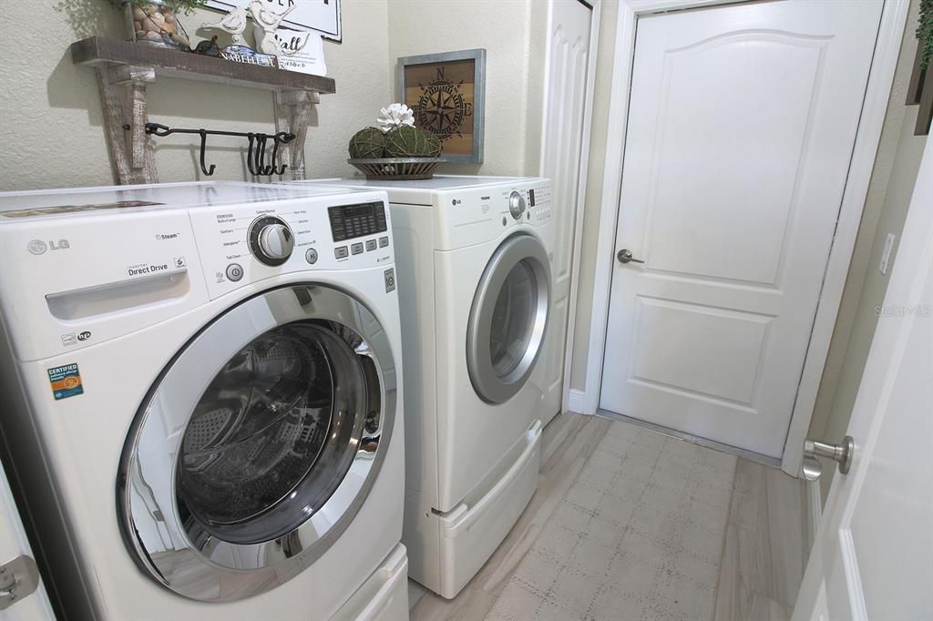 For Sale: $799,900 (3 beds, 2 baths, 2148 Square Feet)