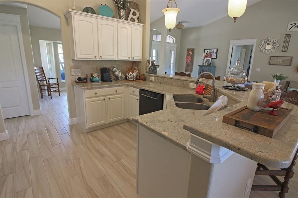 For Sale: $799,900 (3 beds, 2 baths, 2148 Square Feet)