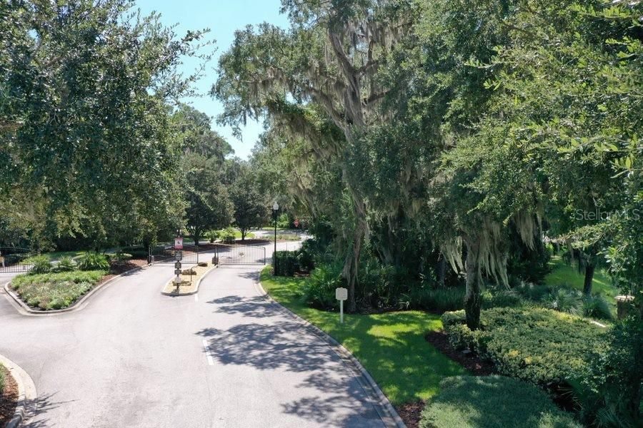 待售: $248,000 (0.92 acres)