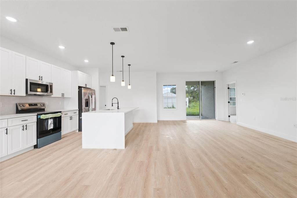 For Sale: $310,000 (4 beds, 2 baths, 1751 Square Feet)