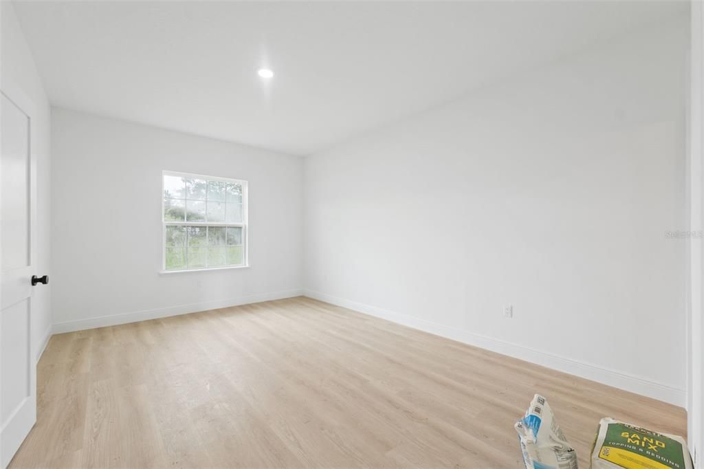 For Sale: $310,000 (4 beds, 2 baths, 1751 Square Feet)